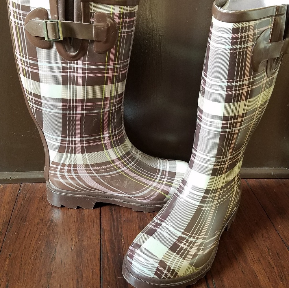 Rain boots size 6